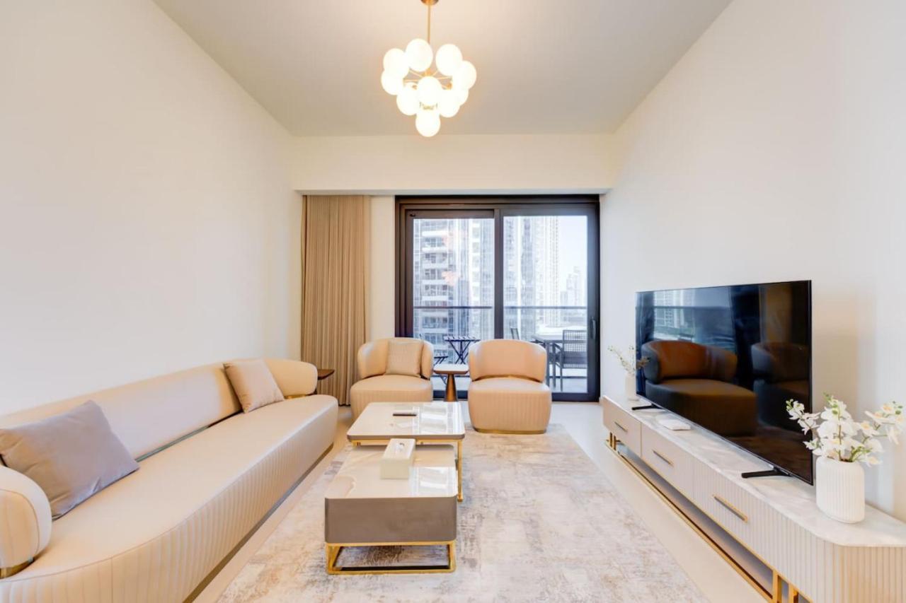 Stylish 2 Bed With Stunning Burj Khalifa View In Downtown * Dubai